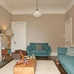 3 Bedroom Home In Bonnie Bruntsfield